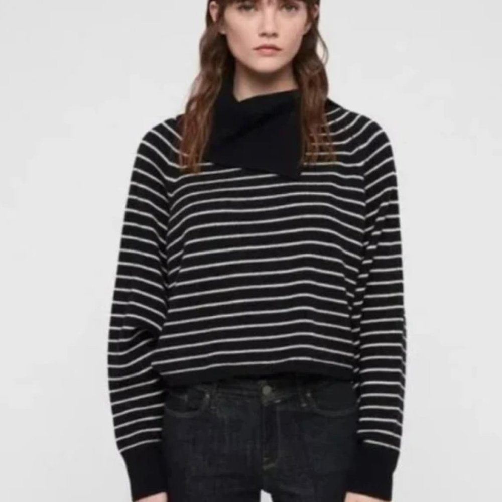 Maddie Roll Neck Jumper Cropped Size M/L